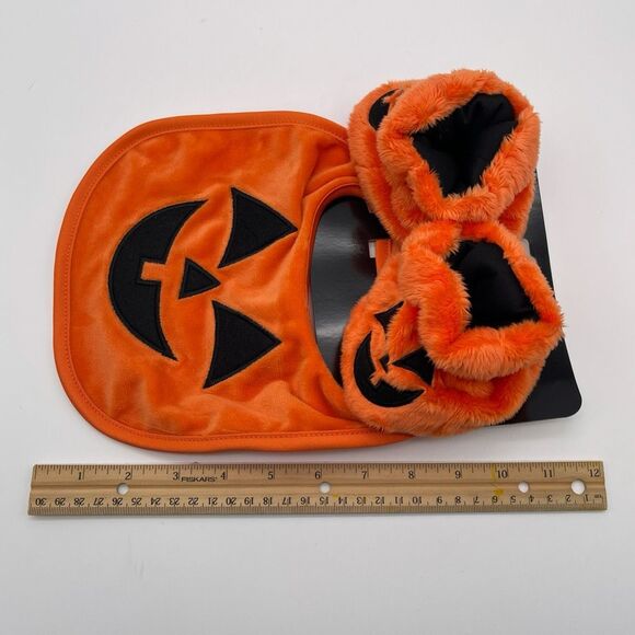 NWT Halloween Pumpkin Baby Bib & Booties Set Orange Black Jack-o-Lantern Gift - Picture 15 of 16
